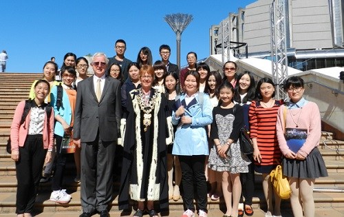 新西兰惠灵顿市长接见维多利亚大学21名汉语助教