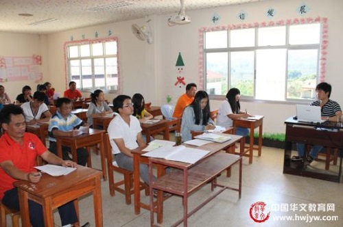 泰国一华校举行习作教学讲座提升作文教学