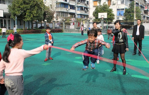 温州侨办赴华教基地少艺校调研看望华文班学生