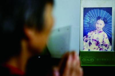 六旬失独母亲生双胞胎续:买蛋糕给兄妹俩庆生(2)