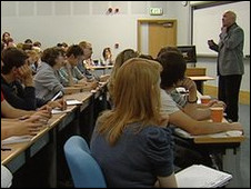 英国高教改革影响留学生人数教育产业或“大洗牌”