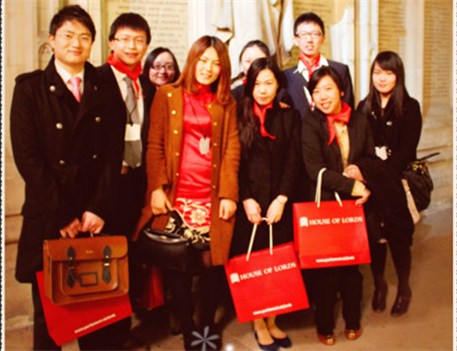 ��Ӣ�й���ѧ���뻪����Ա��̸ֱ����ᷴӳ����