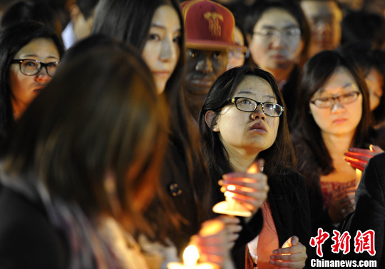 �ϼӴ�ǧ����⵿������ͬѧ������ý��͹۱�����2��