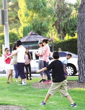 中国小留学生赴美求学做监护人成美国家庭新营生