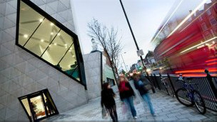 伦敦都会大学被禁招留学生成紧缩政策“牺牲品”?(2)