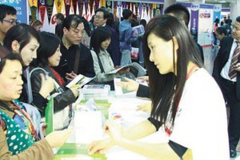 全球高校抢揽中国留学生留学热背后经济利益驱动