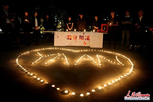 悉尼中国留学生组织筹款活动为雅安地震灾区祈福