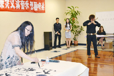 美国湾区中国留学生为四川雅安组织赈灾义演