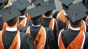 1/3ѧ����ΪӢ����ѧ�γ�����Ƿ�Ѷ���ѧ�ѱ�����