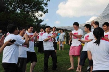 在德中国留学生参加龙舟赛中领事现场助威(图)