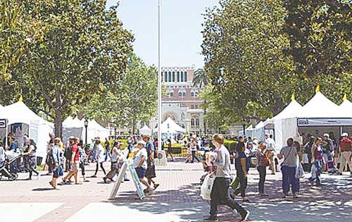 美南加州各大学中国学生会伸援手助中国新生入学