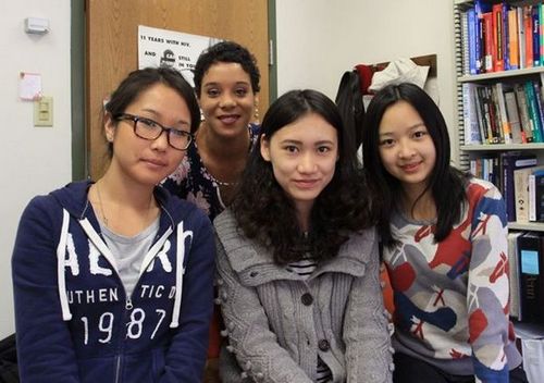 留美中国学生开播脱口秀讲述文化差异与留学生活