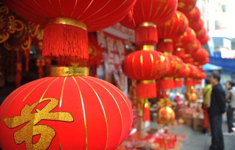 中国留学生选择留美过春节包饺子看春晚低调简约