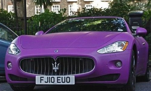 在美中国留学生买豪车给小费出手大方经销商惊讶