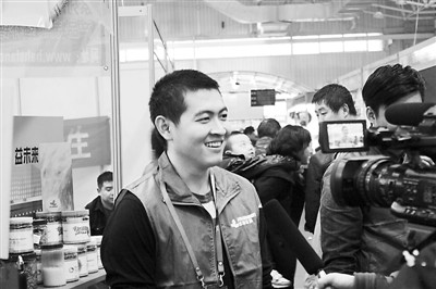 小虫子吃出创业路留英海归环保养虫智造时髦