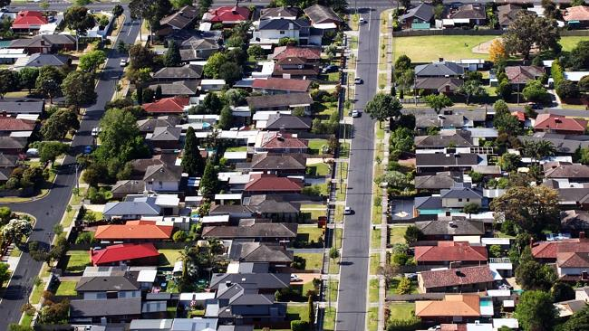 陆克文廉租房计划有悖初衷招收留学生大学捡便宜