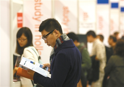 中国留学人数增加涨幅放缓行前培训日益受关注