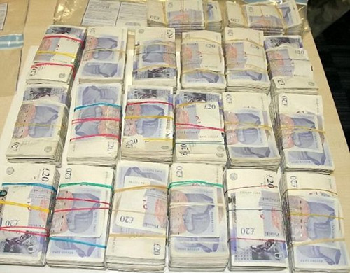 携带大量现金入境英国未申报多名华人留学生遇阻