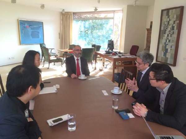华人企业家联手英国大学帮助在英中国留学生创业