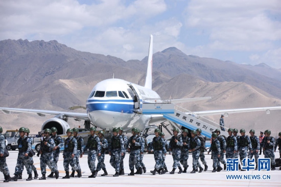 中国空军加快推进航空运输建设提高战略投送力