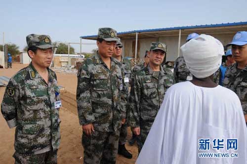 中国赴苏丹维和部队帮助当地小学改善教学条件