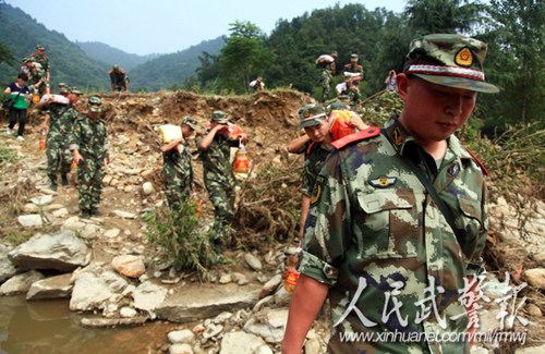 武警湖北总队积极投入地方灾后重建工作(图)