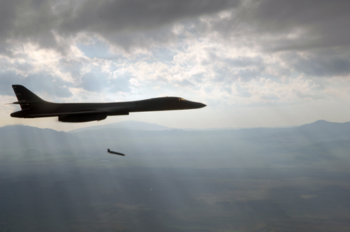 美B-1B轰炸机将可使用轻型隐身空射巡航导弹