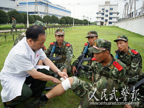 湖北鄂州武警盛夏高温期加大医疗巡诊力度