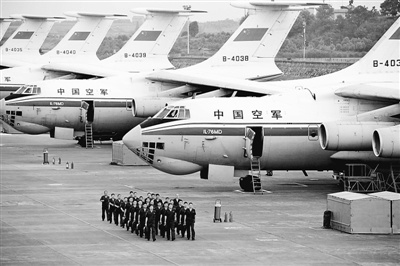空军运输航空兵某团告别塔台“保姆式”指挥方式