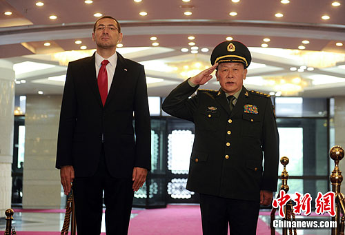 梁光烈与克罗地亚防长会谈双方将深化合作