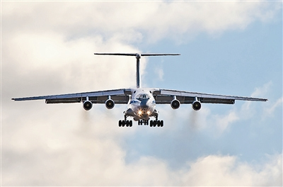 俄罗斯新型运输机伊尔-476批量生产在即(图)
