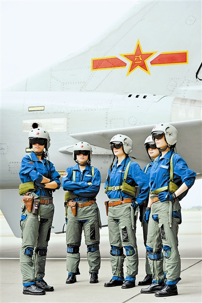 中国空军女飞行员已具备驾驶歼十战机作战能力