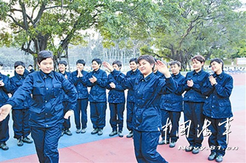 维吾尔族女兵圆了一家几代、半个世纪的当兵梦