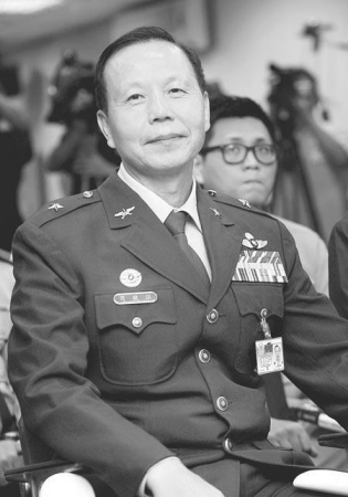 马英九提拔亲信中将遭批台将军比例远超外军