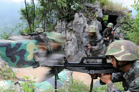 广西某边防团八连配北斗导航巡逻提升守边战力