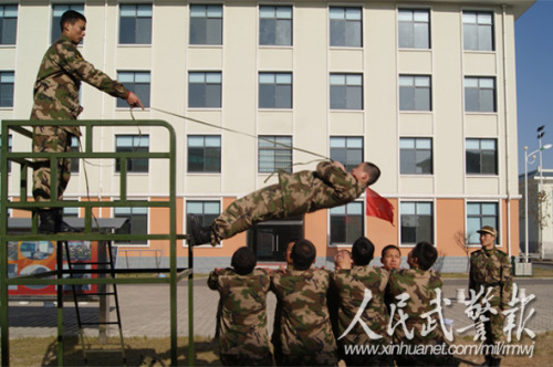 武警8632部队快乐练兵走俏训练场图
