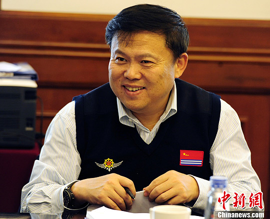 两会访谈:歼-15总设计师孙聪谈中国舰载机