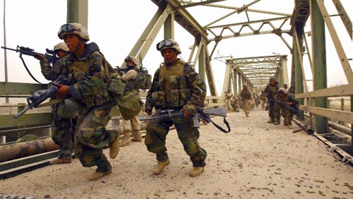 事实上,这一画面是"摆拍"的.