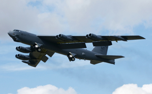 美军B-52轰炸机本月3次飞临朝鲜半岛上空模拟轰炸