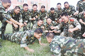 Ϊ�����±�����侯��ѵ��Ӵ�ӳ�ס���±���