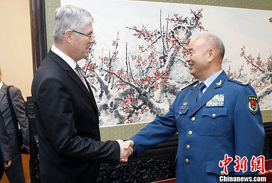 许其亮会见波黑国防部长