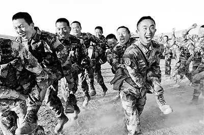 新疆军区某团开展游戏比赛缓解训练压力(图)