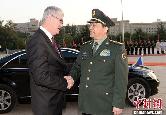 ����ȫ�벨�ڹ����������л�̸