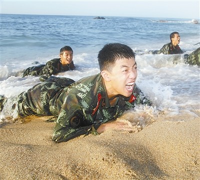 武警海南总队组织特战分队练兵提高应急能力(图)