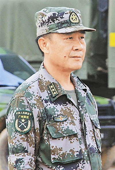 广州军区某分部副参谋长带队苦练:急出满嘴泡