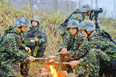 确山演习保障不“管够”逼战士提高射击命中率