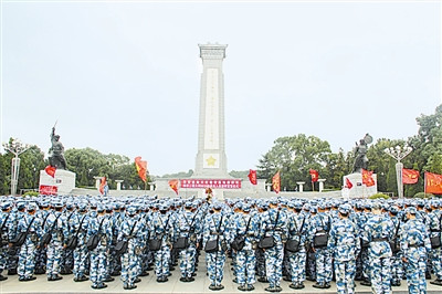 海军工程大学组织拉练学员双脚磨出13个水泡(图)