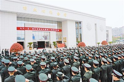 二炮“导弹司令”常年奔波随身带大衣水壶方便面