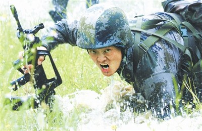 济南军区特种作战团创新训练模式屡立奇功(图)
