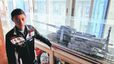 军模发烧友制炮车模型标价10万凑留学学费(图)